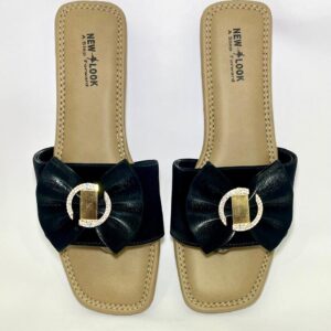 Trendy flat footwear